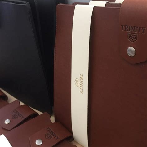 Trinity College Dublin – Lee River Leather Goods