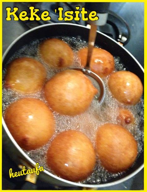 there are many apples being cooked in the pot with boiling water on the stove top