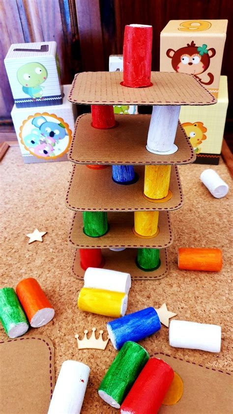 Juego de Mesa para Niños «Torre de Colores» reciclando cartón y tapones de corcho. Manualidades ...