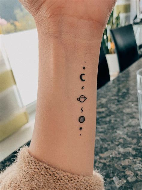 Pin by Ale on tatto | Hand tattoos, Small hand tattoos, Tattoos