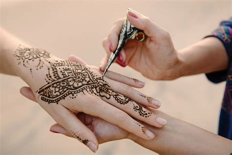 90 Henna Tattoo Ideen - neueste Trends und wunderschöne Motive