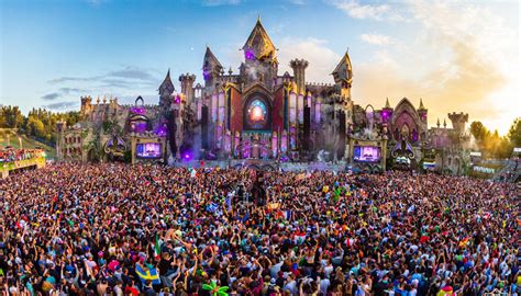 How to Experience Tomorrowland Festival in Style