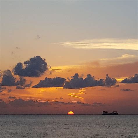 South Beach sunrise, Miami Beach : r/beach