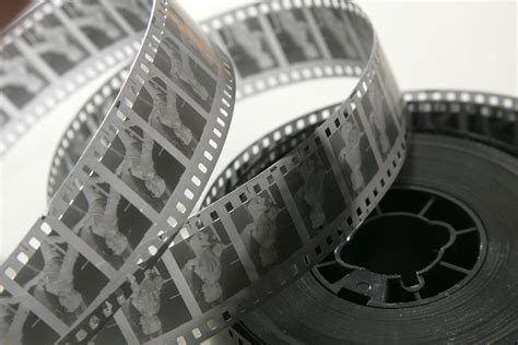 File:35mm movie negative.jpg - Wikimedia Commons