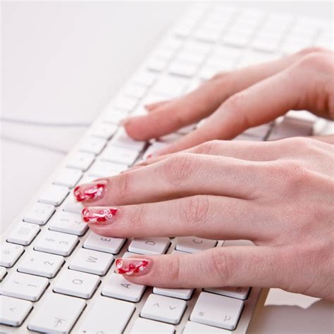 7 Best Keyboards for Long Nails in 2024 - Handpicked for You