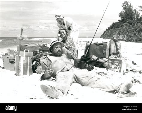 CASTAWAY (1986) OLIVER REED, AMANDA DONOHOE, VIRGINIA HEY CST 005P Stock Photo - Alamy