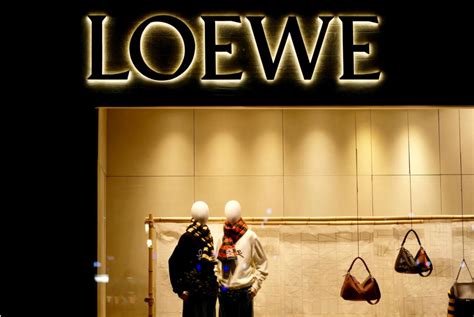 The Ballon Bag By Luxury Brand Loewe Is A Touch Of Beauty and Whimsy ...