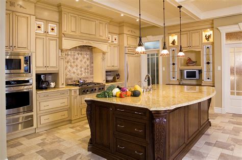 3 Great Reasons to Glaze Your Kitchen Cabinets