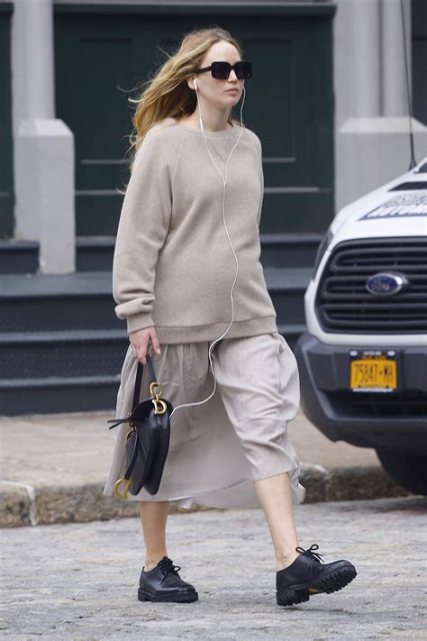 Jennifer Lawrence Found a Fresh Way to Wear a Sweatshirt | Who What Wear