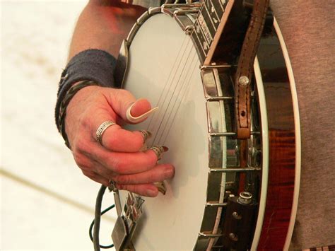 A Guide: How to Play Banjo | Skillshare Blog