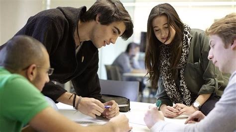 Los jóvenes españoles siguen en la cola europea del desarrollo - Sociedad - Atlántico Diario