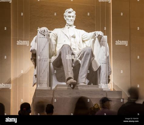 Lincoln Memorial statue of Abraham Lincoln seen at night Stock Photo ...