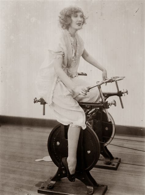 Interesting Vintage Photos Show Women Doing Exercise in the 1920s ...