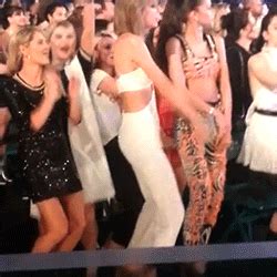 Taylor Swift Dancing GIF - Find & Share on GIPHY