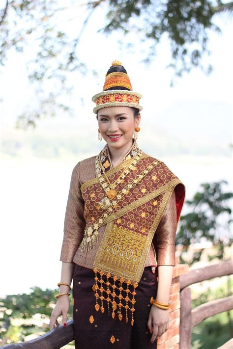 Nangsangkhane Xout Lao Dress! Laotian dress ! | Traditional outfits, Asian outfits, Laos wedding