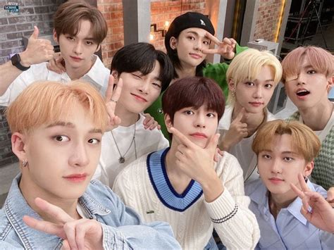 ㅂㅅㅎㄱ on Twitter | Stray kids ot8 selca, Kids groups, Skz ot8 selca