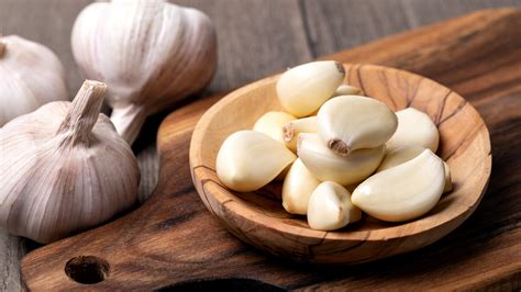 What Is A Garlic Clove Really And How Do You Use It?