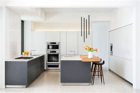 30 Gorgeous Grey and White Kitchens that Get Their Mix Right