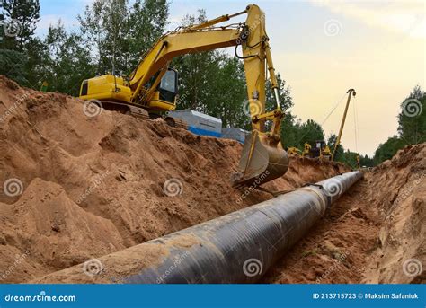 Natural Gas Pipeline Construction. Gas And Crude Oil Transmission In Pipe From Gas Storage And ...