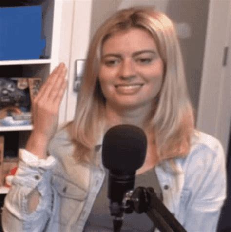 Elyse Willems Funhaus GIF - Elyse Willems Funhaus Wave - Discover & Share GIFs