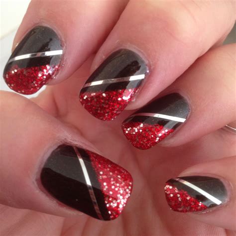 Cute Red And Silver Nails Designs - The cutest and festive christmas ...