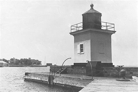 Cape Vincent Breakwater Lighthouse, New York at Lighthousefriends.com