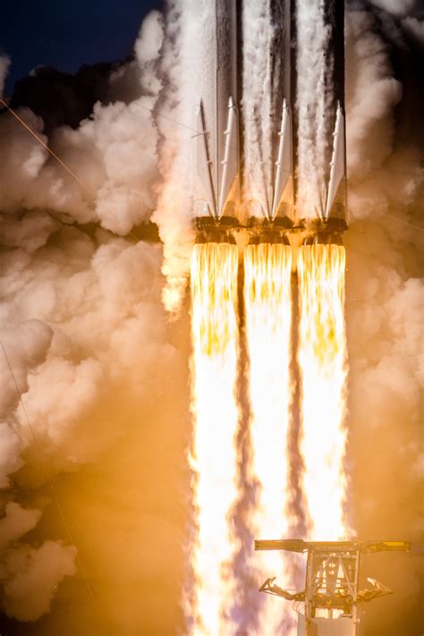 Photographer Behind the Viral SpaceX Falcon Heavy Launch Photographs