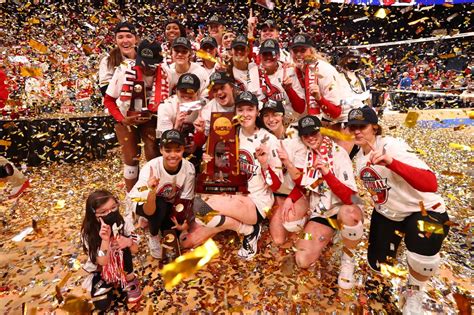 Nude photo leak of Wisconsin women's volleyball team has police puzzled