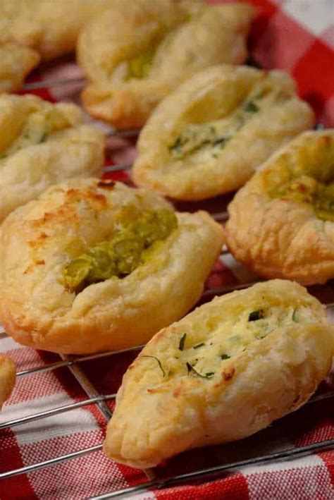 Maltese Pastizzi (Curried Pea And Ricotta Stuffed Pastries) | Recipe Cart