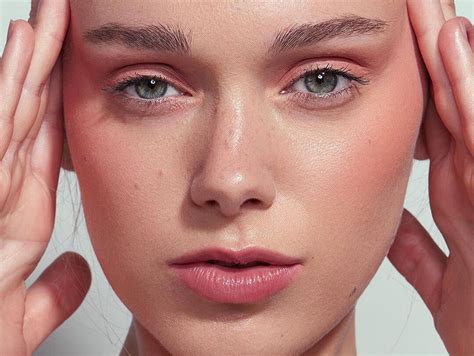 Pantone Color of the Year 2024: Peach Fuzz Beauty
