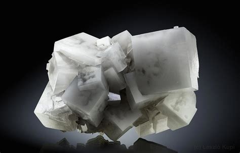 Halite (Rock Salt) - Mineral Properties, Photos and Occurence