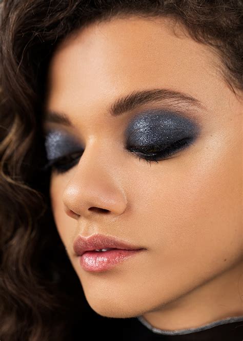 You Need to See Hailee Steinfeld’s NSFW Smokey Eye | StyleCaster