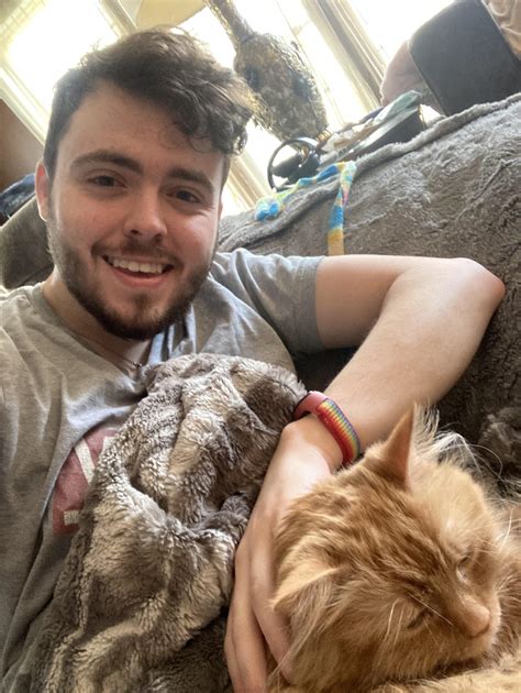 Love getting extra love from this big ball of orange floof : r/cuteguyswithcats