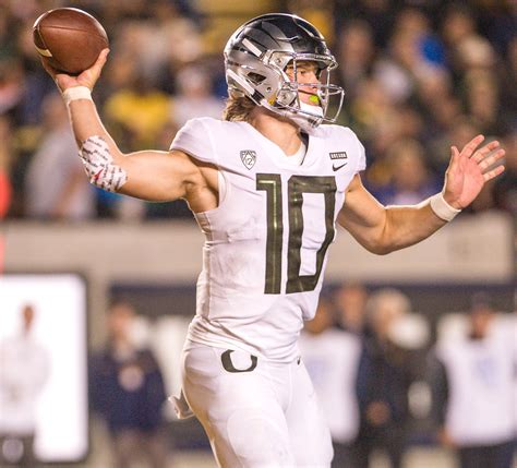 Oregon's Justin Herbert is college football's most divisive quarterback