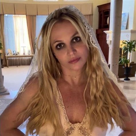 Britney Spears ‘cut own hair’ before rare night out with friends – myTalk 107.1