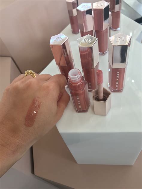 Fenty Beauty Gloss Bomb Universal Lip Luminizer - esmartdxb.com