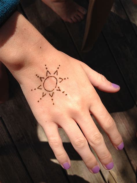 Simple Small Henna Hand Tattoo - Viraltattoo