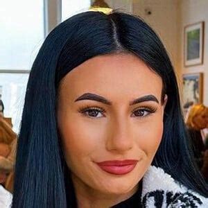 Brittany Miller - Age, Family, Bio | Famous Birthdays