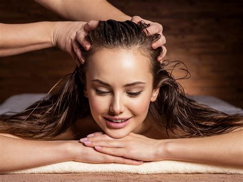 Hair Oil Massage: Do You Know The Correct Technique? | TheHealthSite.com