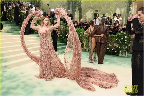 Dove Cameron & Boyfriend Damiano David Make Met Gala Debut at 2024 ...