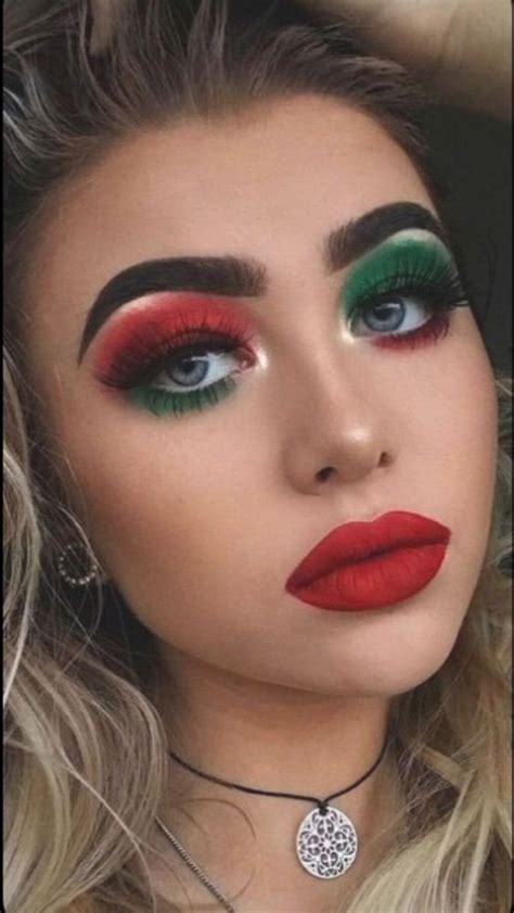 35+ Gorgeous Christmas Makeup Ideas to Try in 2024 - Dezayno