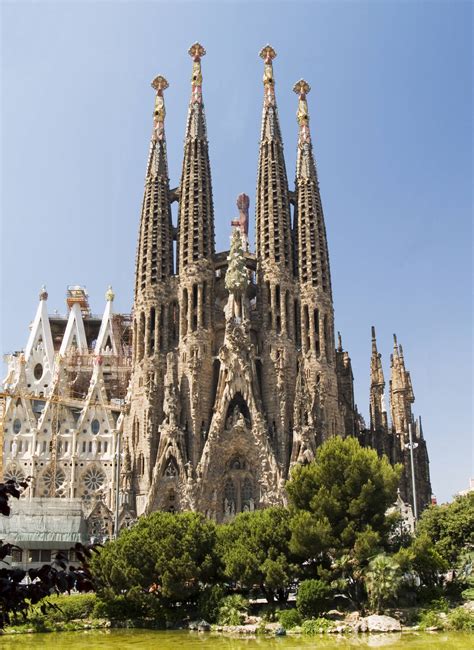 Antoni Gaudi: La Sagrada Familia Cathedral | SamSykes