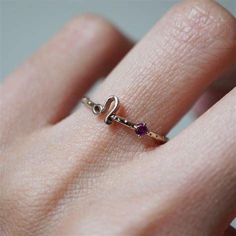 14K Leo Horoscope Birthstone Ring (Ruby + Peridot) – Tippy Taste Jewelry