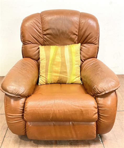 Lot - La-Z-Boy Traditional Style Leather Recliner