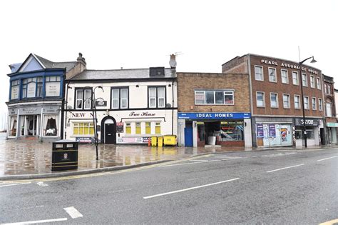 32 photographs showing the deserted streets of Burslem during the UK ...