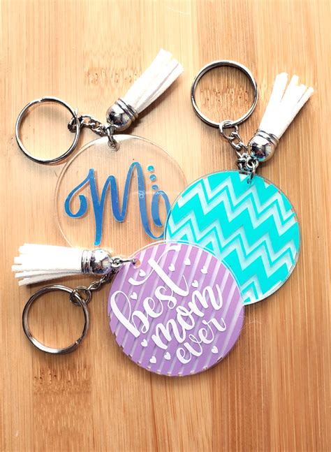 How to Make Acrylic keychains with Cricut * Moms and Crafters