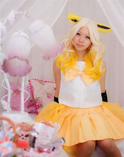 Pokemon Cosplay: Cute Pokemon Human Jolteon Cosplay