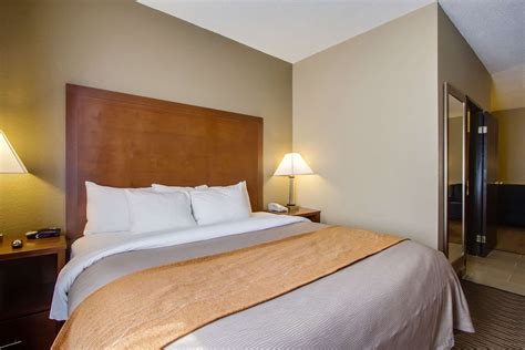 Comfort Inn & Suites Bellevue, NE - See Discounts