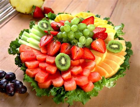 Fabulously Creative Fruit Tray Ideas for Your Next Big Party | Fruit ...