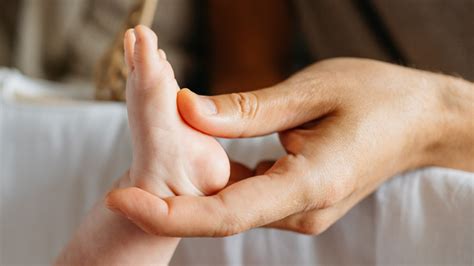 Babinski Reflex In Babies: Normal vs. Abnormal, How to Test